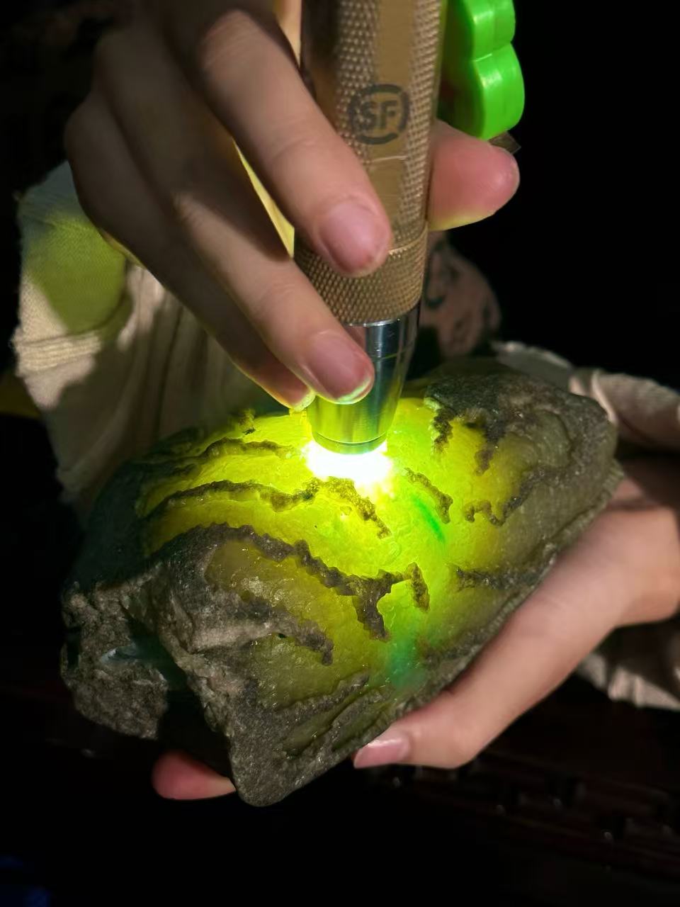 玉质细腻 种色兼备